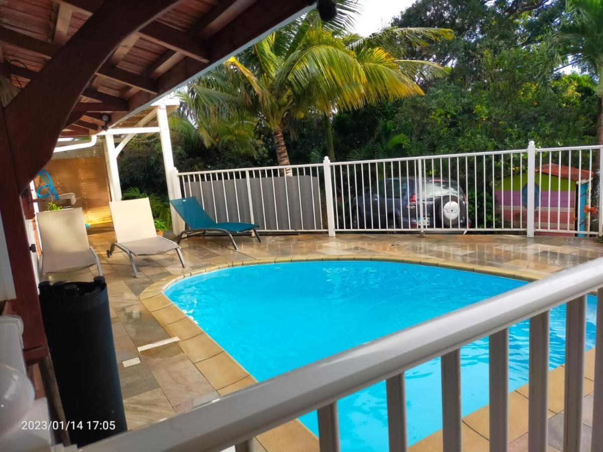 Douceur Des Hauteurs Bas De Villa, Piscine Privee Sainte-Luce Exterior foto
