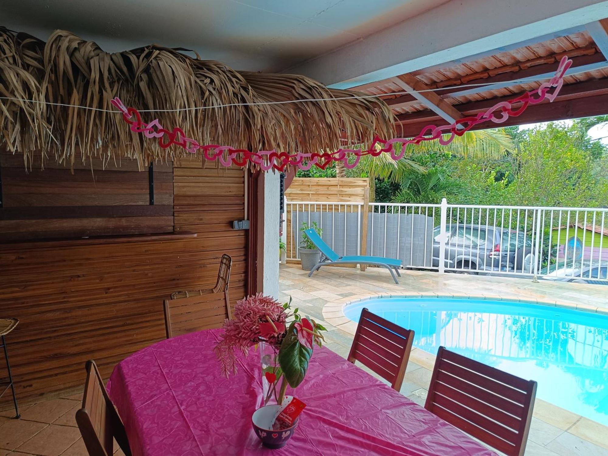 Douceur Des Hauteurs Bas De Villa, Piscine Privee Sainte-Luce Exterior foto